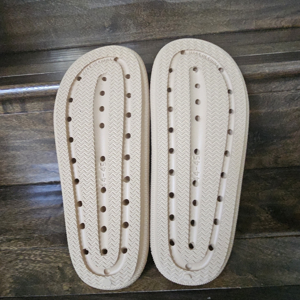 Bronax Pillow Slippers In Tan - Picture 5 of 7